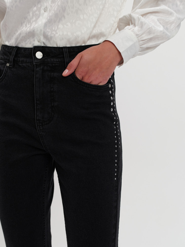 Czarne jeansy typu skinny 