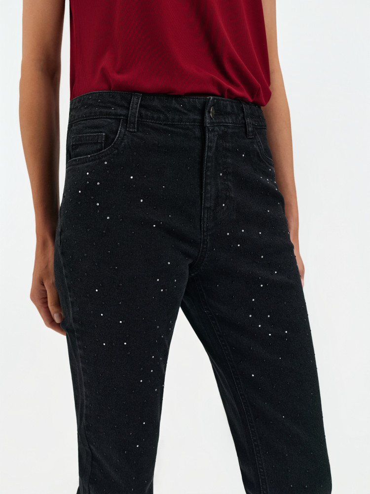 Czarne jeansy z cyrkoniami 