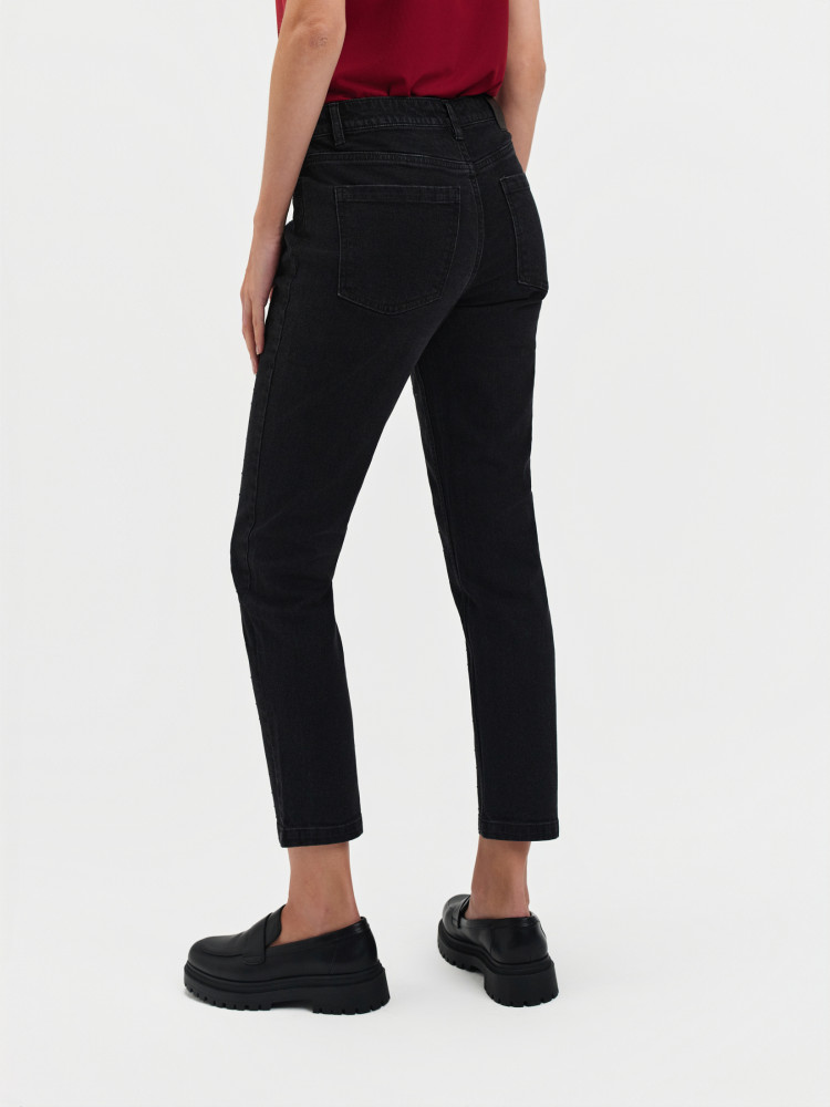 Czarne jeansy z cyrkoniami 