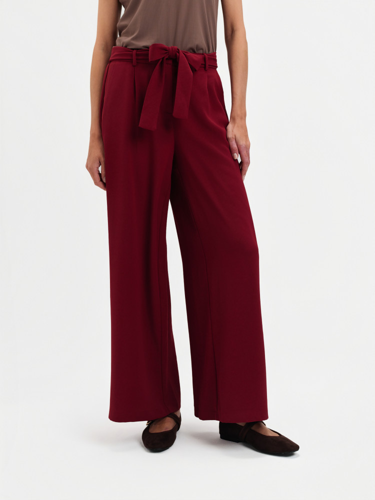 Burgundowe spodnie z wiązaniem 