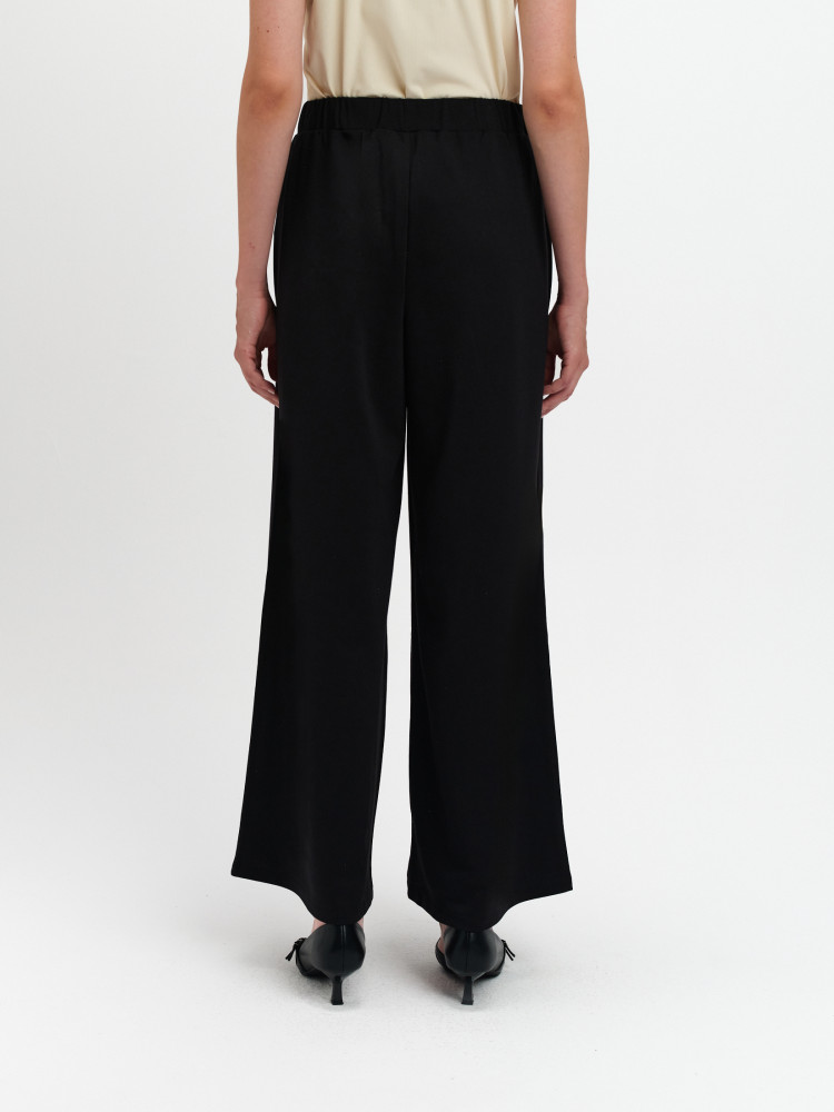 Czarne spodnie materiałowe 