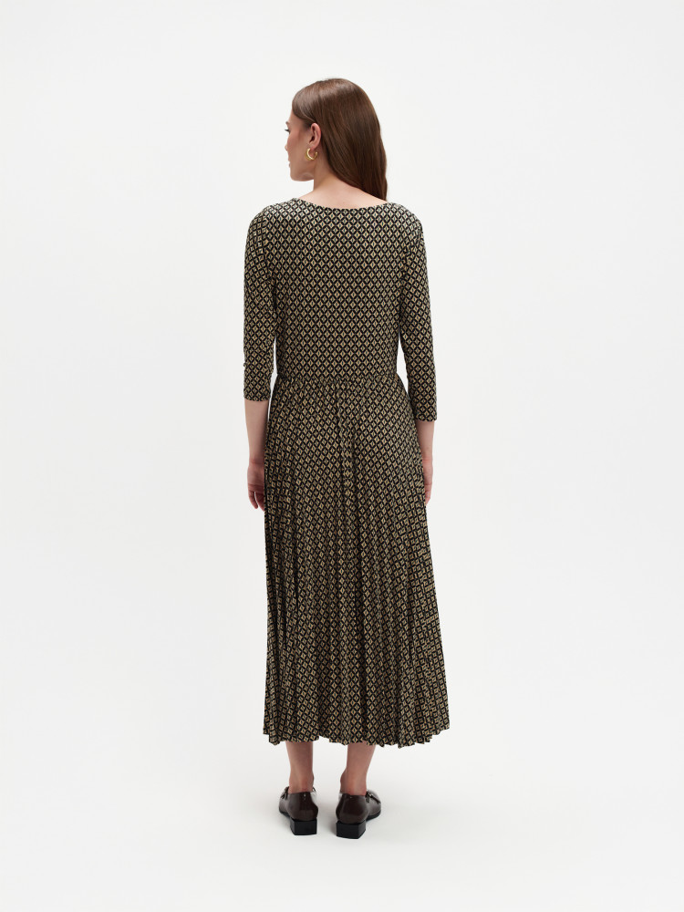Długa sukienka z geometrycznym wzorem 