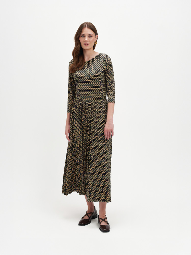 Długa sukienka z geometrycznym wzorem 