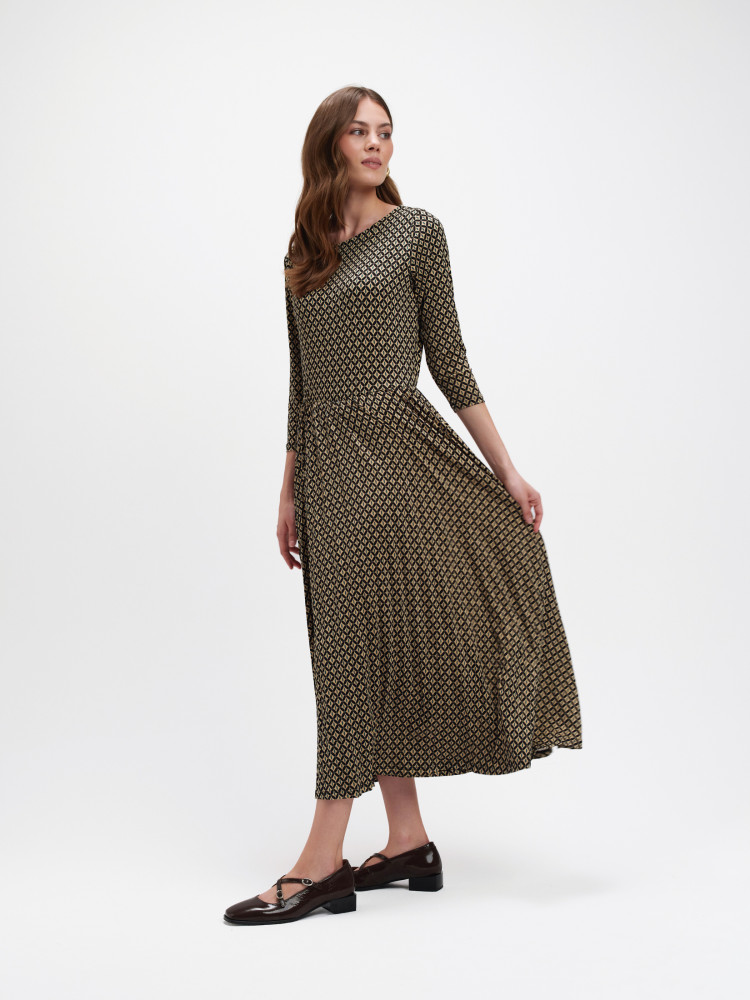 Długa sukienka z geometrycznym wzorem 
