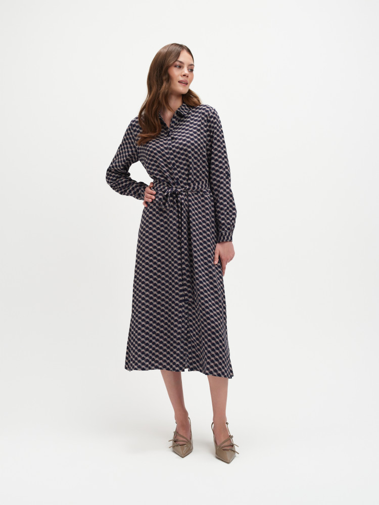 Wzorzysta sukienka z wiązaniem w talii 