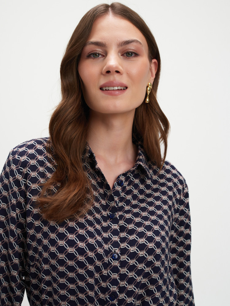 Wzorzysta sukienka z wiązaniem w talii 