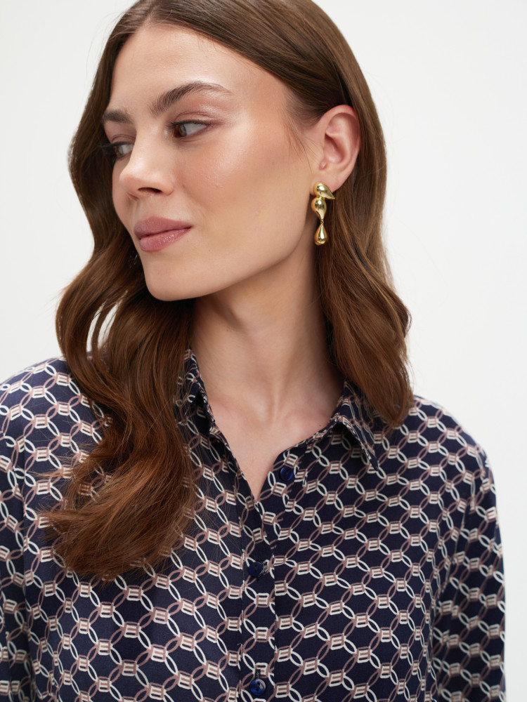 Wzorzysta sukienka z wiązaniem w talii 