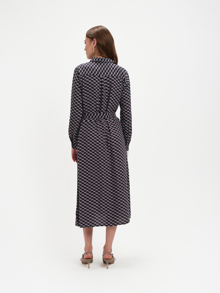 Wzorzysta sukienka z wiązaniem w talii 