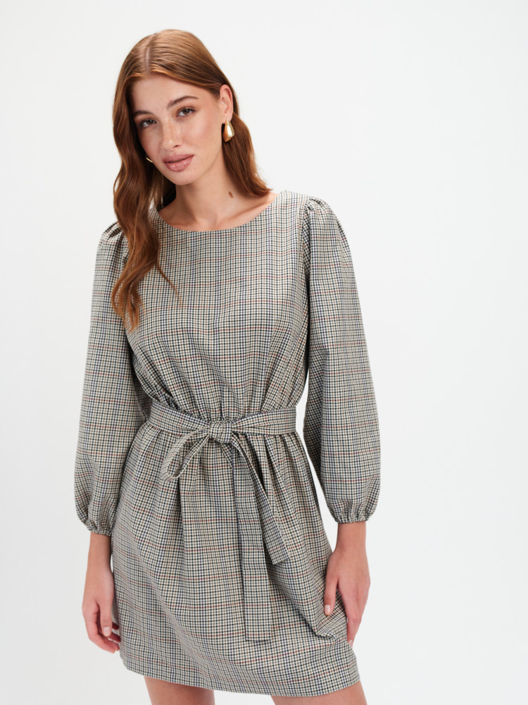 Sukienka w kratę z wiązaniem 