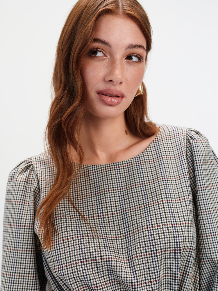 Sukienka w kratę z wiązaniem 