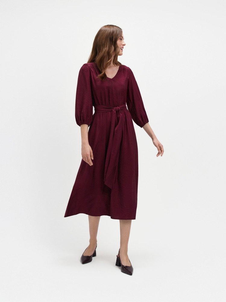 Burgundowa sukienka z wiązaniem 