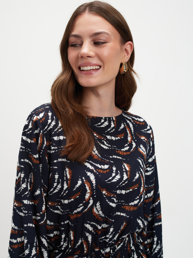 Mini rozkloszowana sukienka z nadrukiem 