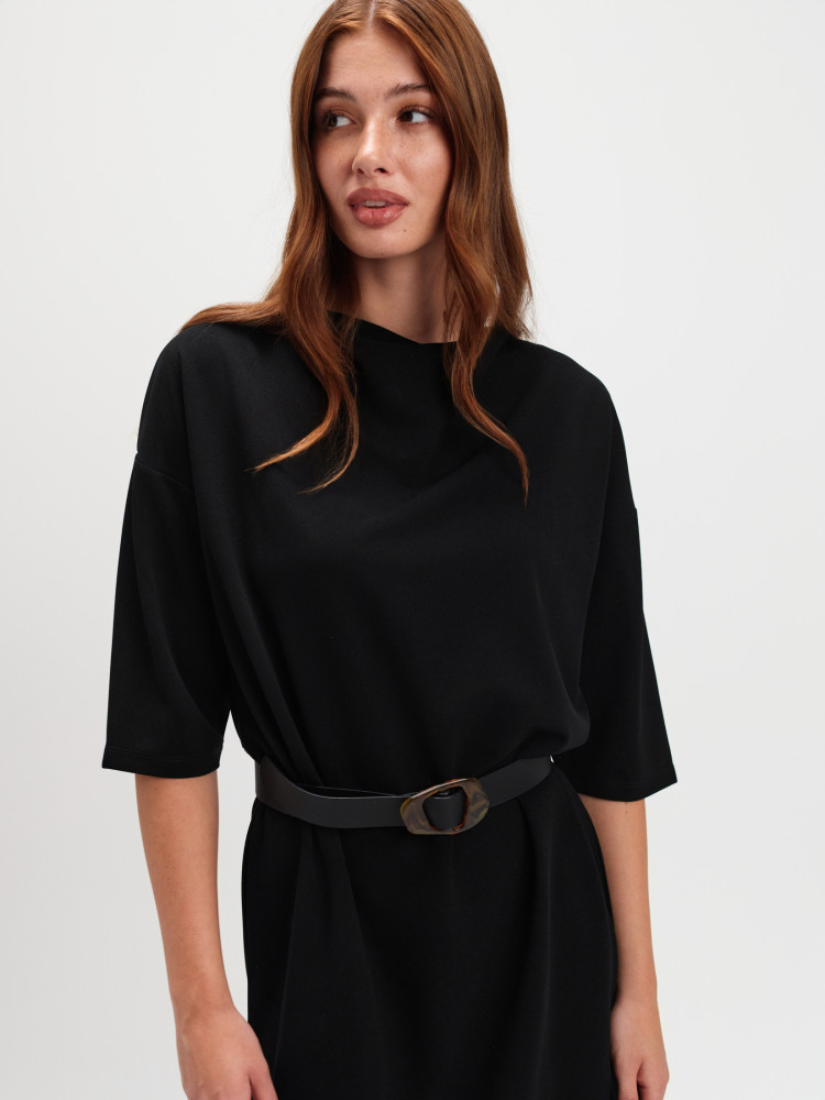 Elegancka dzianinowa sukienka z paskiem 