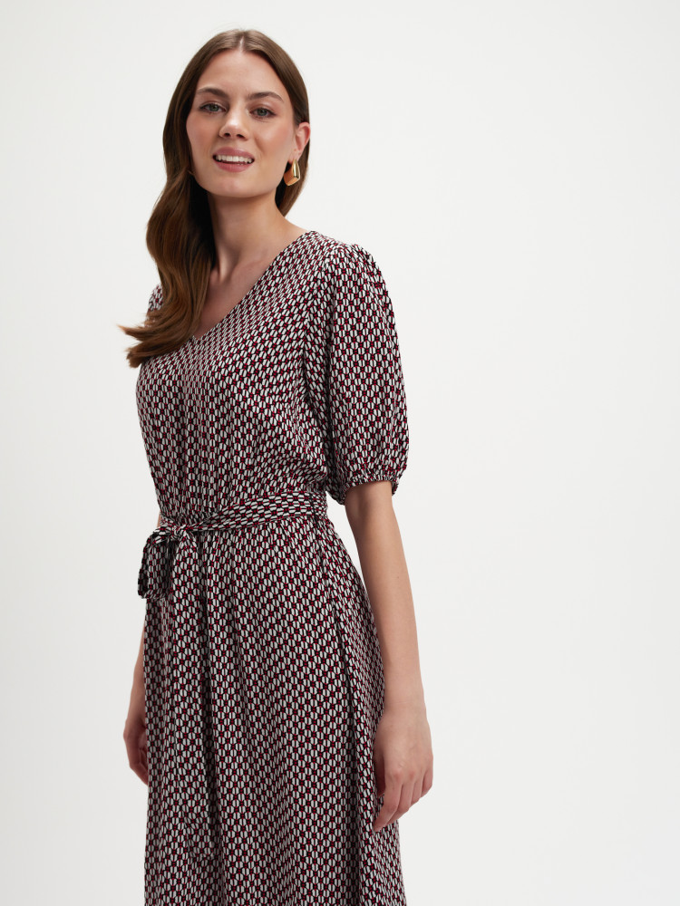 Sukienka w geometryczny wzór 