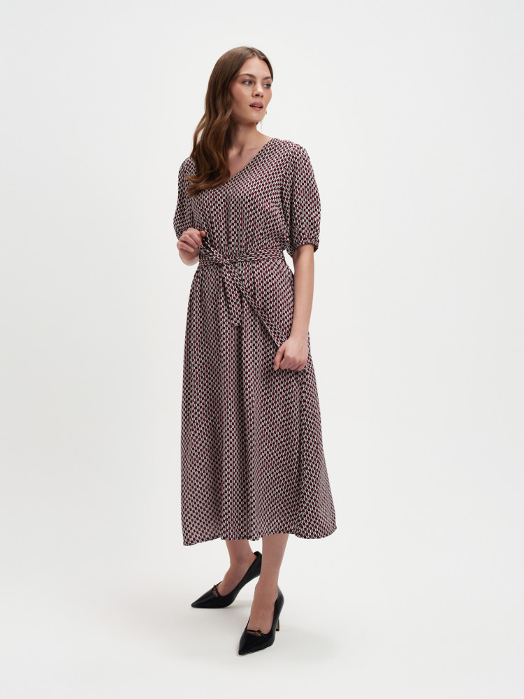 Sukienka w geometryczny wzór 