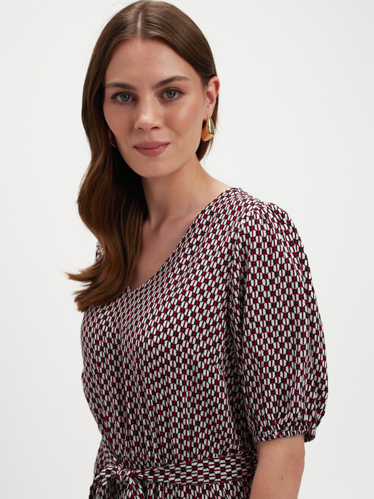 Sukienka w geometryczny wzór 