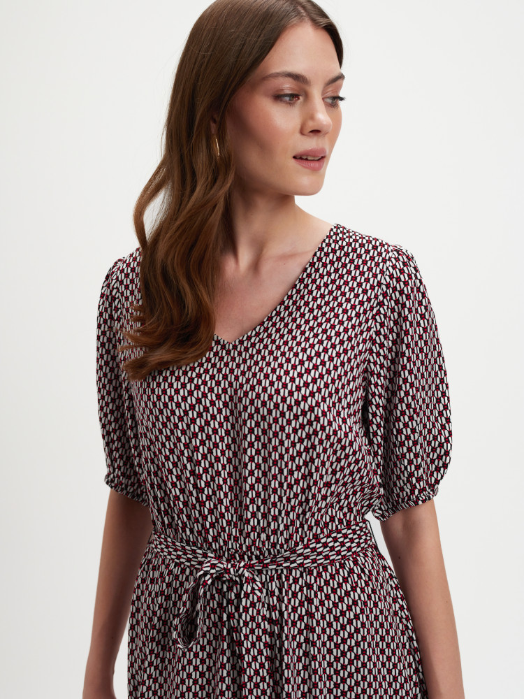 Sukienka w geometryczny wzór 