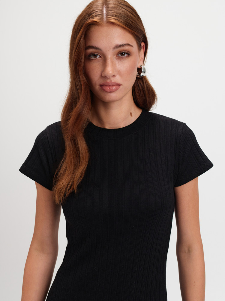 Czarna dzianinowa sukienka 