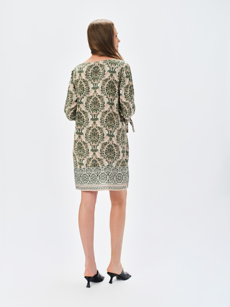 Sukienka z orientalnym wzorem 