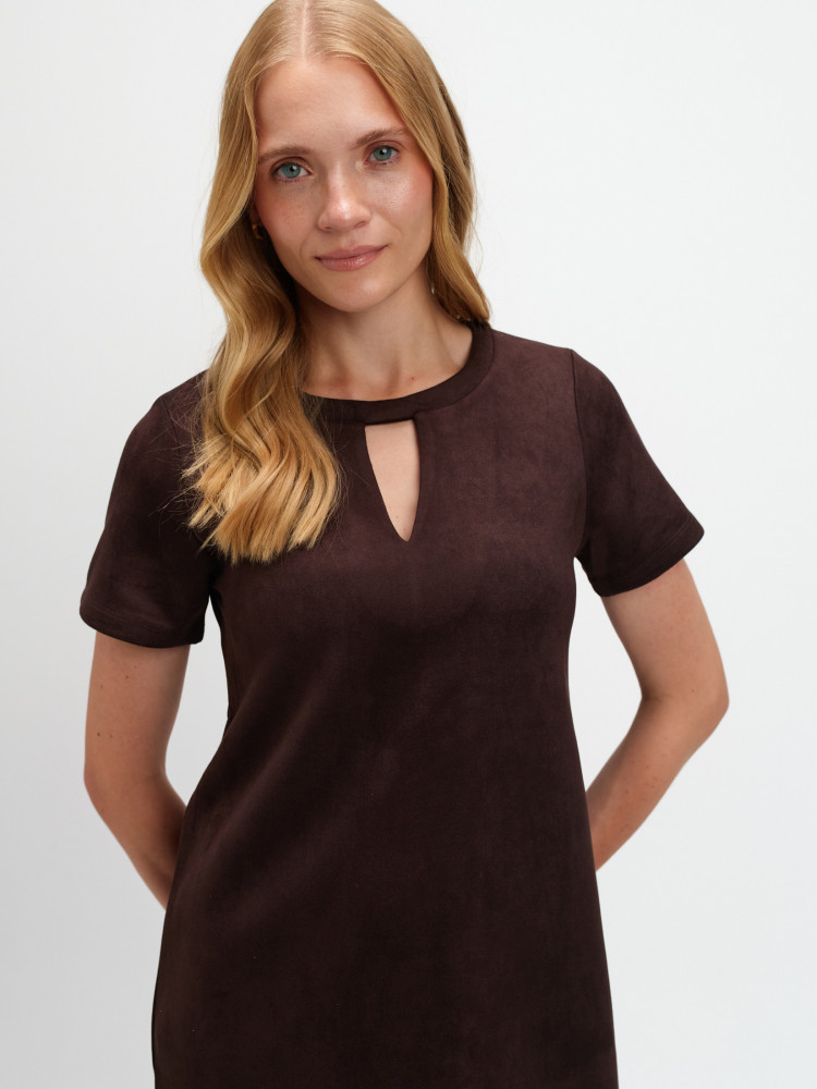 Sukienka w kolorze czekoladowego brązu z imitacji zamszu 