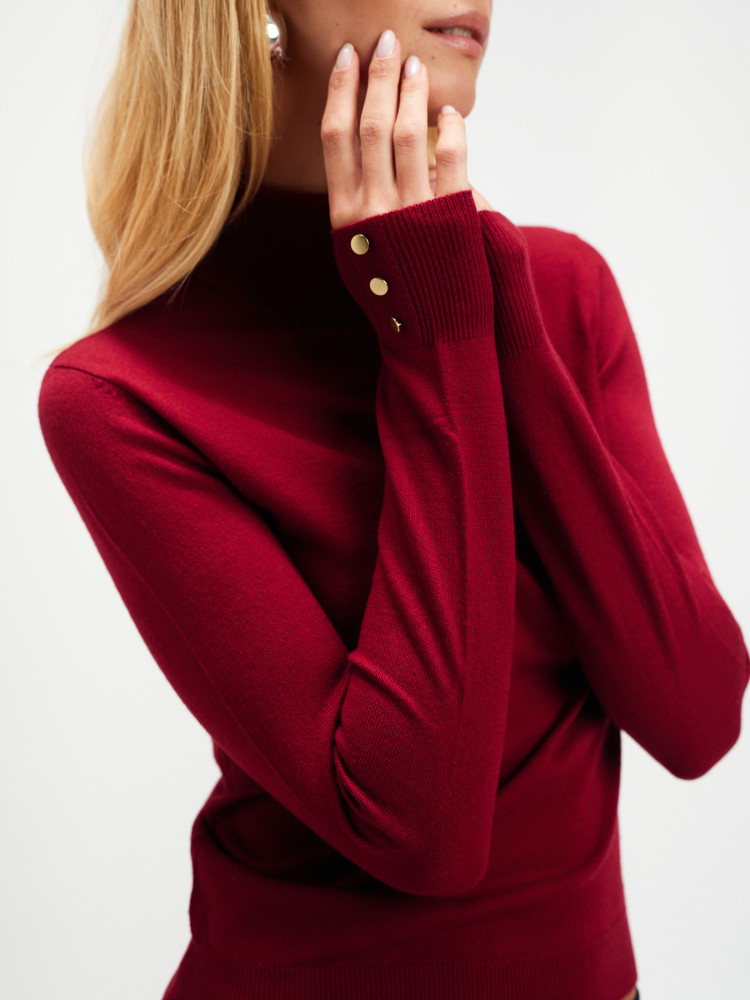 Bordowy sweter z golfem 