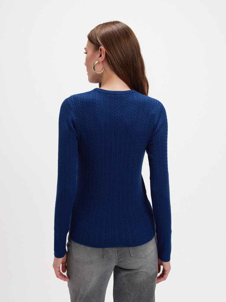 Granatowy sweter z plecioną fakturą 