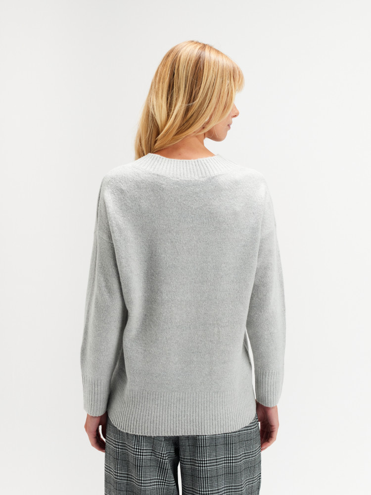 Sweter z dekoltem v-neck szary 