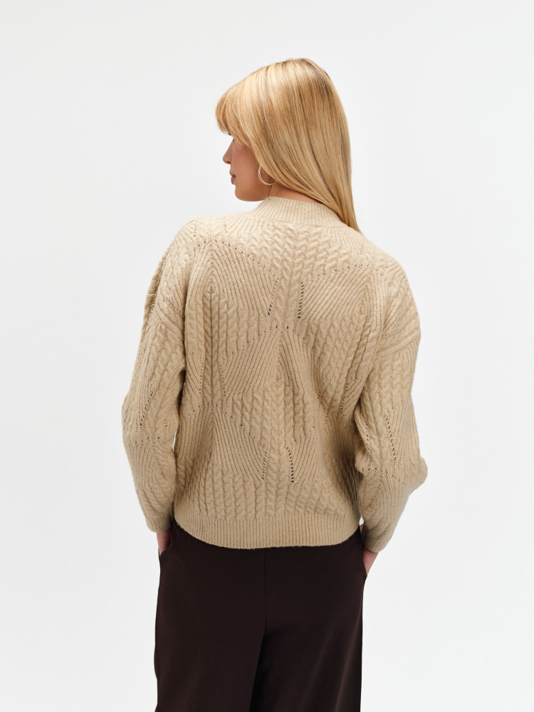 Beżowy sweter z ażurowym haftem  