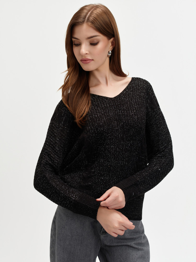 Czarny sweter z wycięciem na plecach 