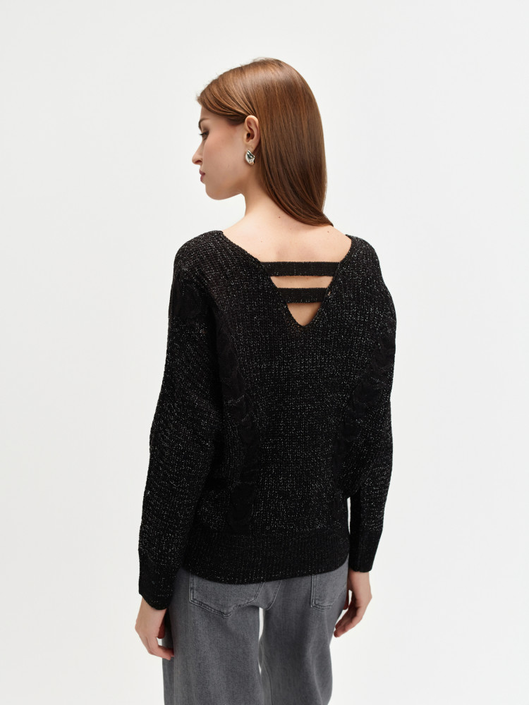 Czarny sweter z wycięciem na plecach 