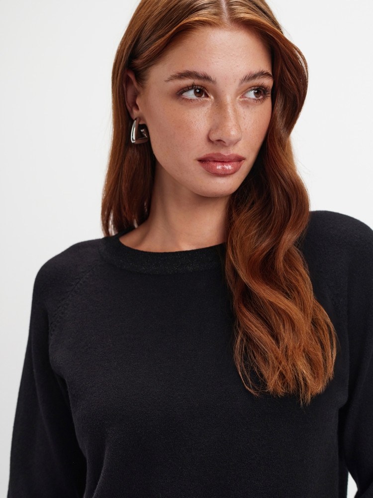 Basicowy czarny sweter 