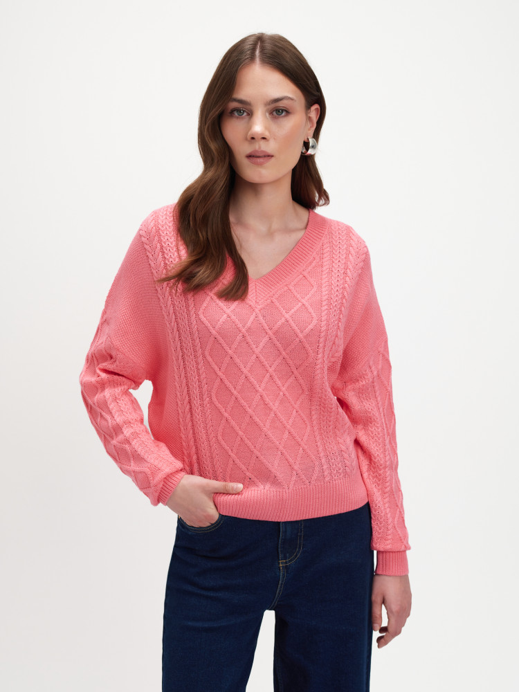 Różowy sweter z fakturą 