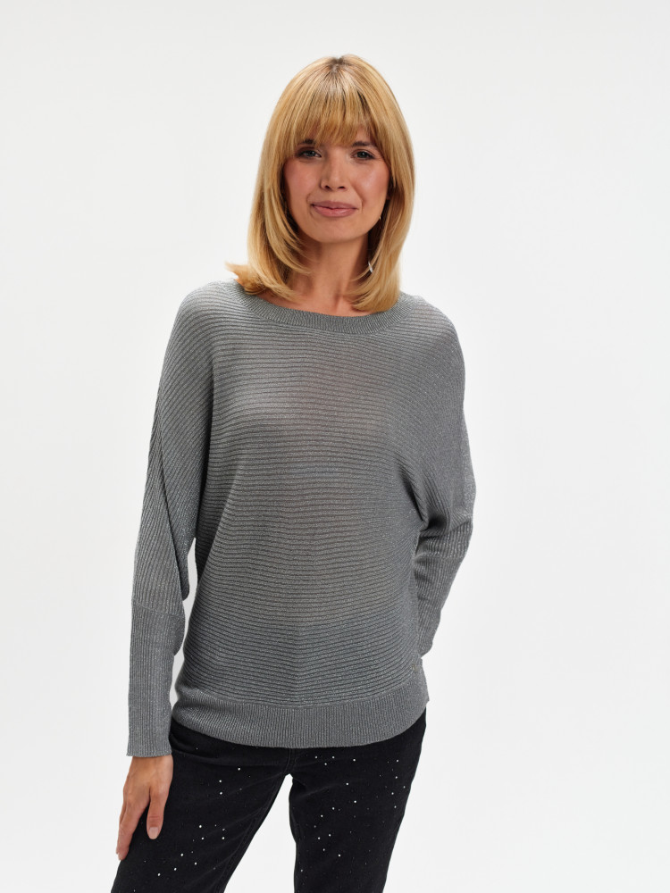 Szary sweter z rękawem typu nietoperz 