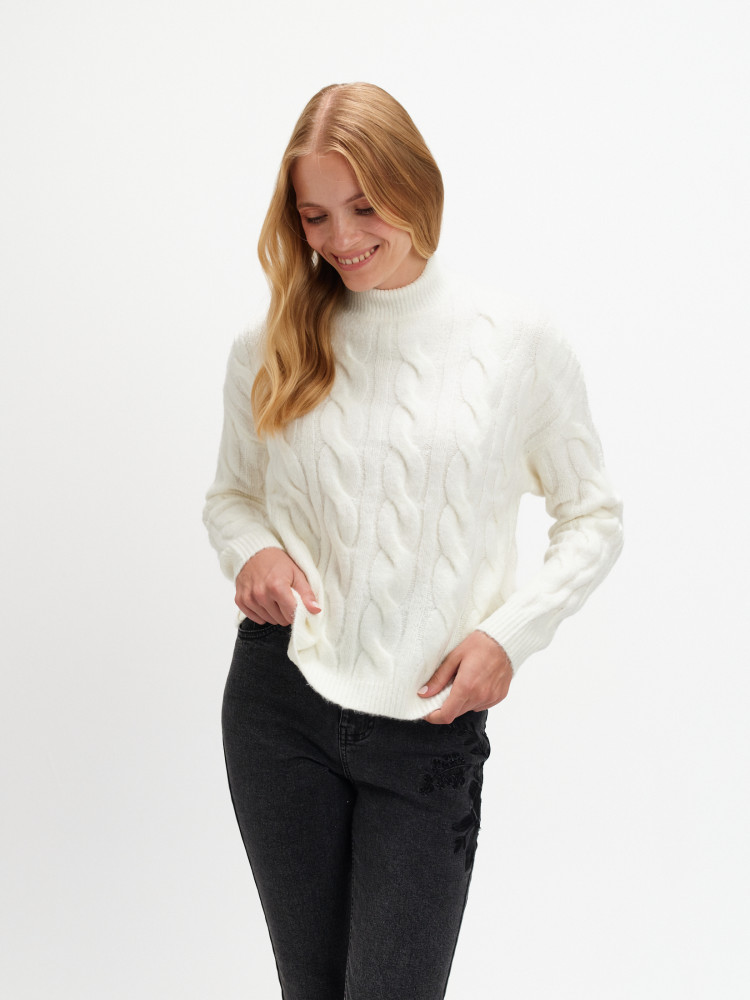 Sweter z warkoczowym splotem 
