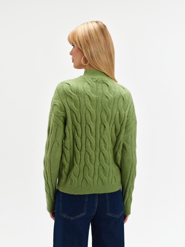 Oliwkowy sweter z warkoczowym splotem  Oliwkowy sweter z warkoczowym splotem