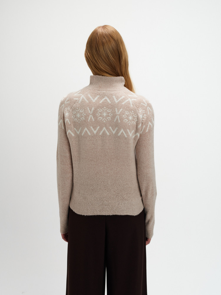 Beżowy sweter w stylu scandi 