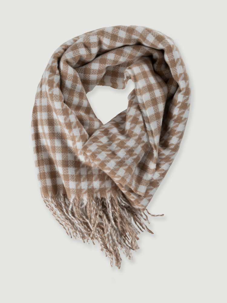 Szalik w beżową kratę 