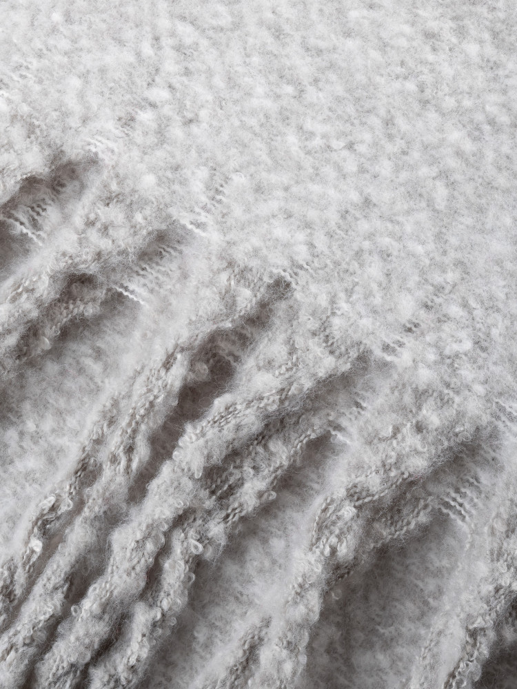 Jasnoszary miękki szalik 