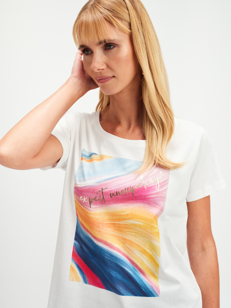 T-shirt z artystycznym nadrukiem 