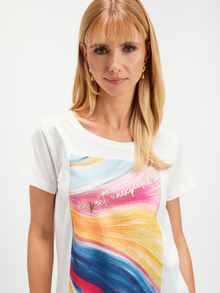 T-shirt z artystycznym nadrukiem 