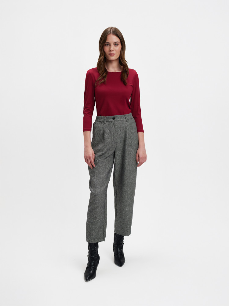 Czerwona bluzka z długim rękawem 