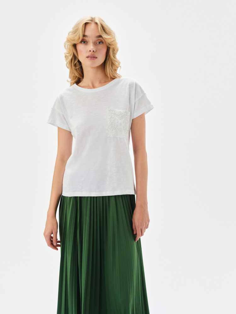 Biały t-shirt z kieszonką 