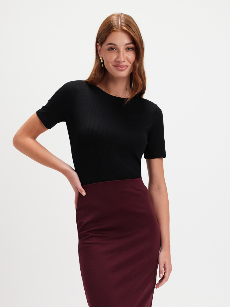 Czarny dopasowany top 
