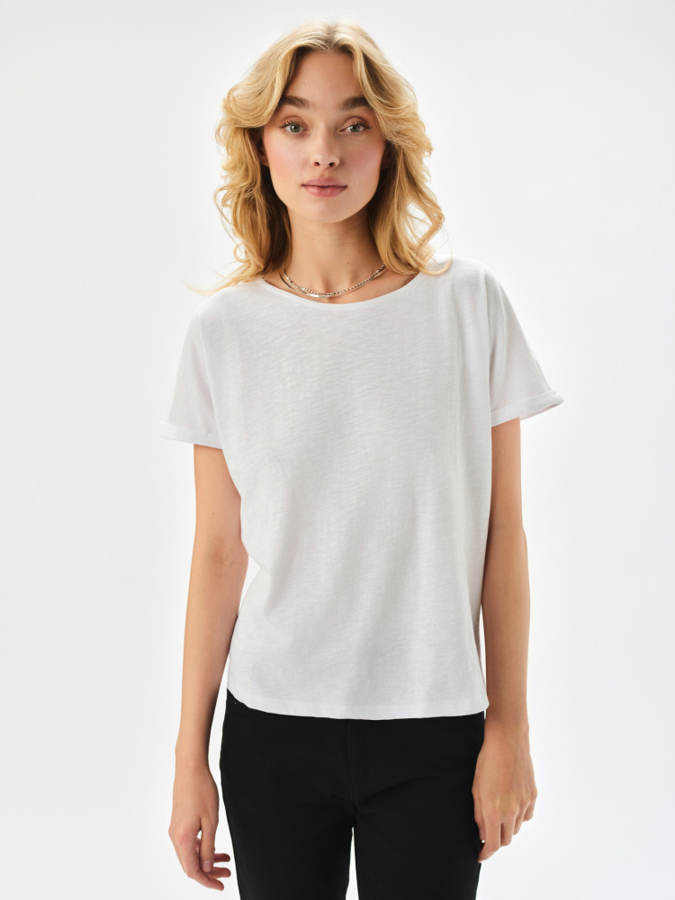 T-shirt bawełniany w białym kolorze 