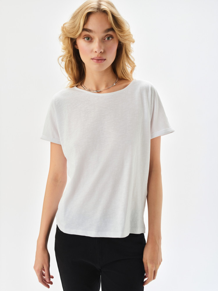 T-shirt bawełniany w białym kolorze 