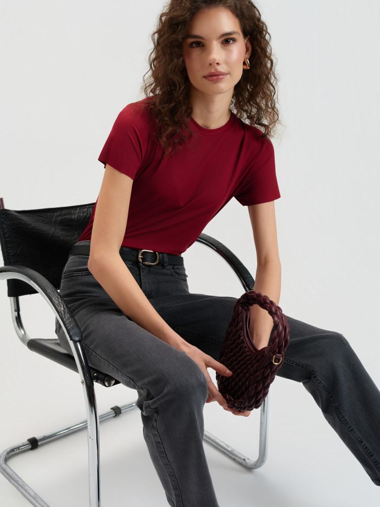 Top w odcieniu bordo 