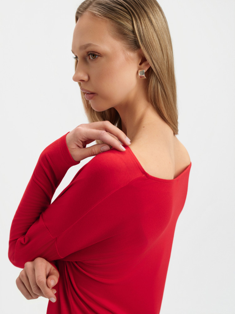 Czerwona bluzka z marszczeniem 