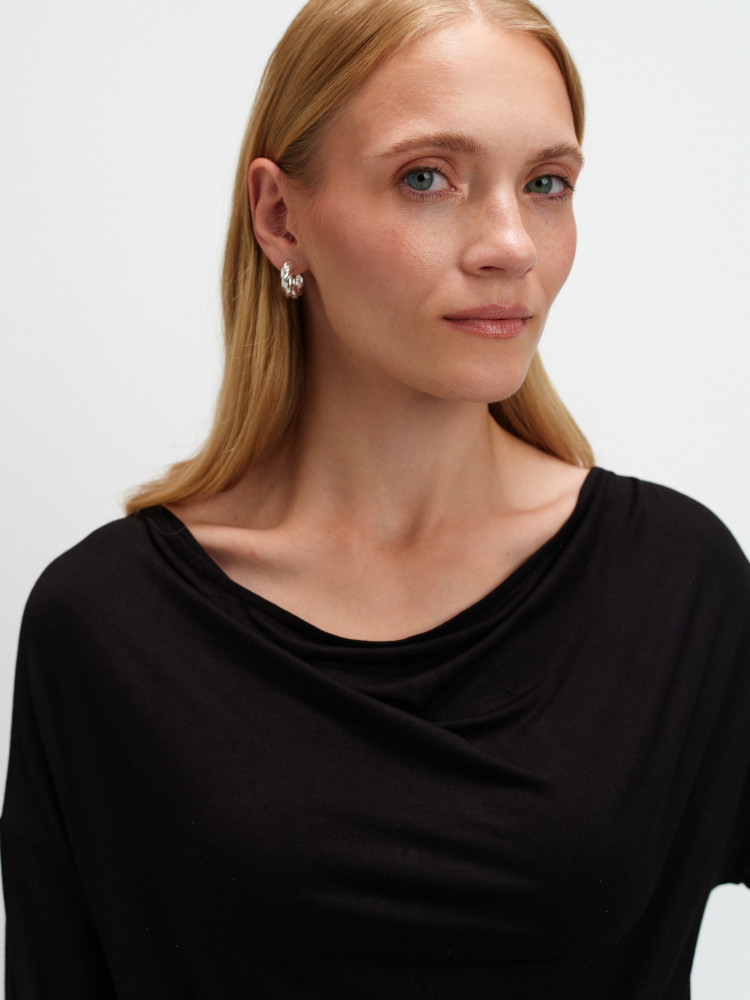 Czarna bluzka z marszczeniem 