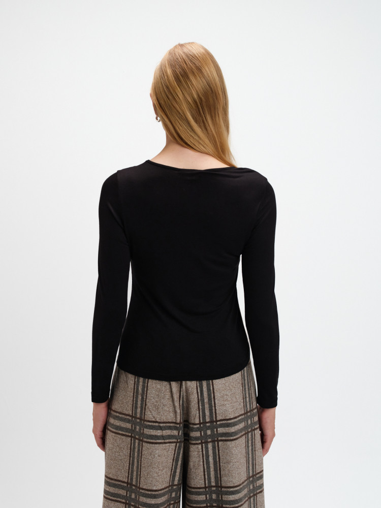 Czarna bluzka z wiązaniem przy dekolcie 