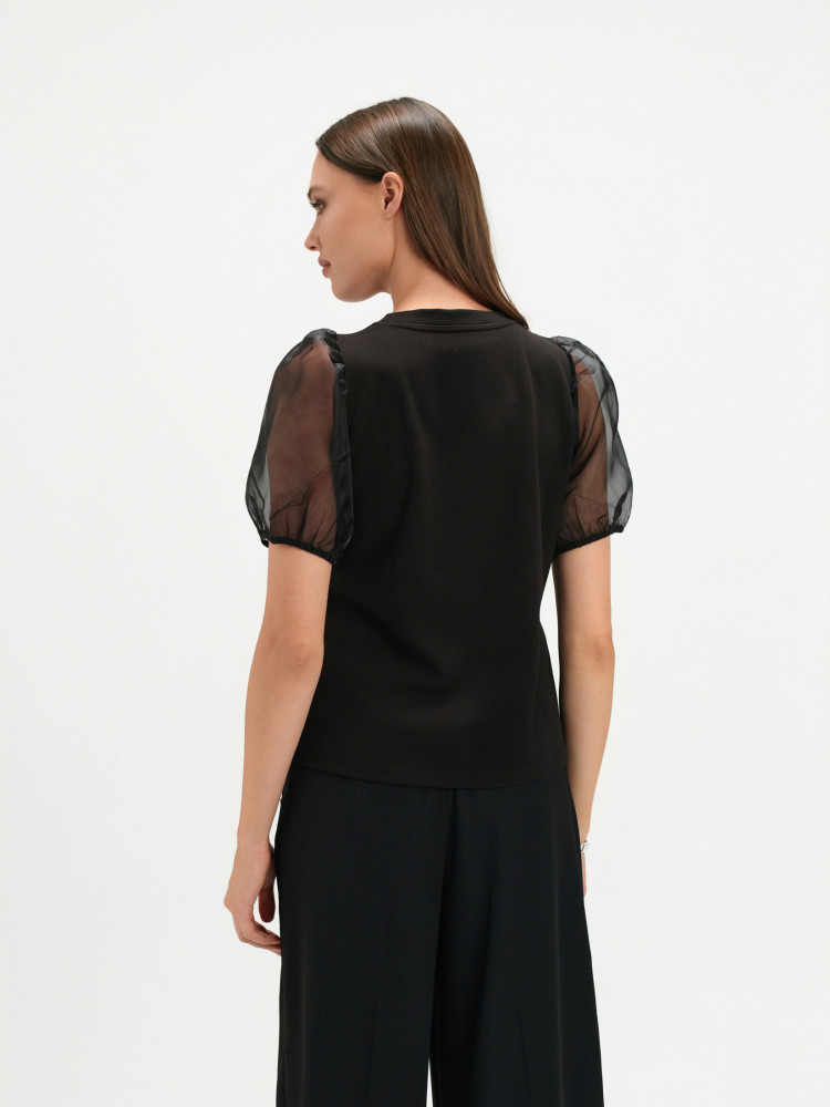 Czarny top z bufiastym rękawem 